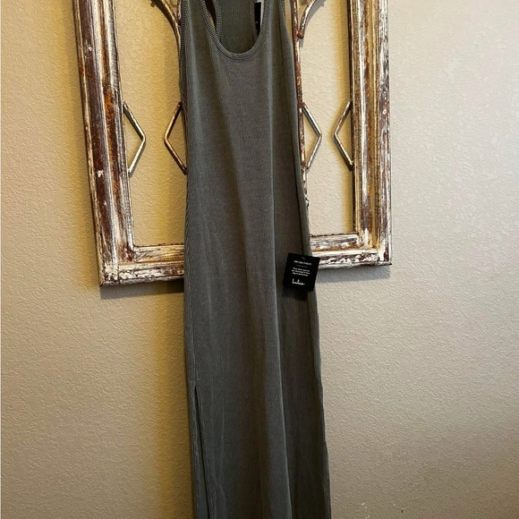 Lulu’s Ribbed Maxi Dress - Picture 2 of 4
